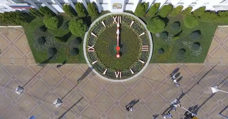Цветочные часы в г. Краснодаре диаметром 10 метров