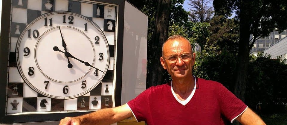 Уличные часы в Шахматном сквере г. Туапсе